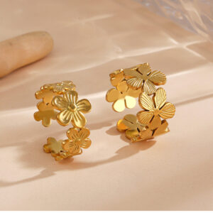 14K GOLD PLATED FLOWER RING