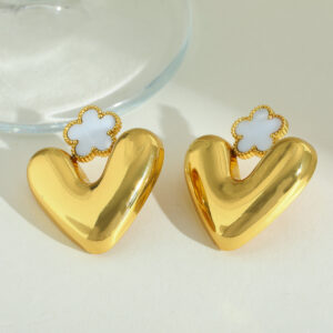18K LOVE CLOVER STUDS WHITE