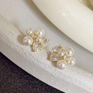 CRYSTAL GLOW STUDS